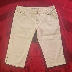 Mossimo Supply CO. White Denim Capri Pants, Size 15